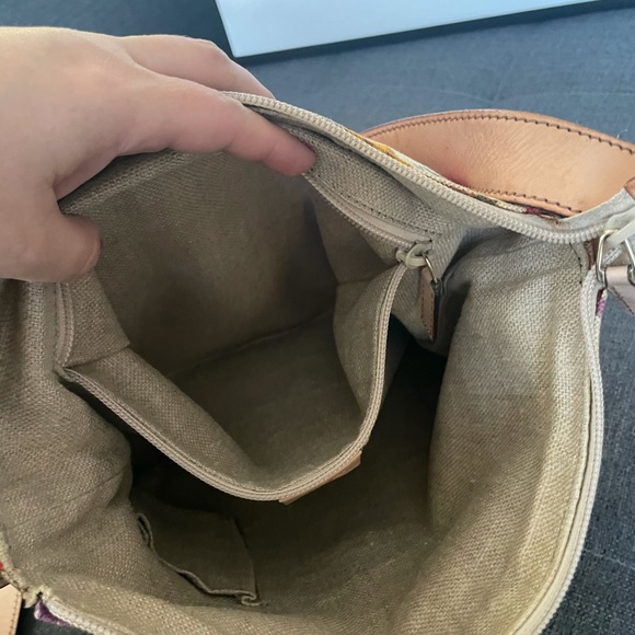 Gucci perforated floral print canvas oversized messenger crossbody - Picture 13 of 17